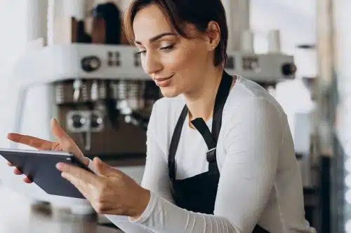 weekly cash flow routine is helping UK food and drink businesses